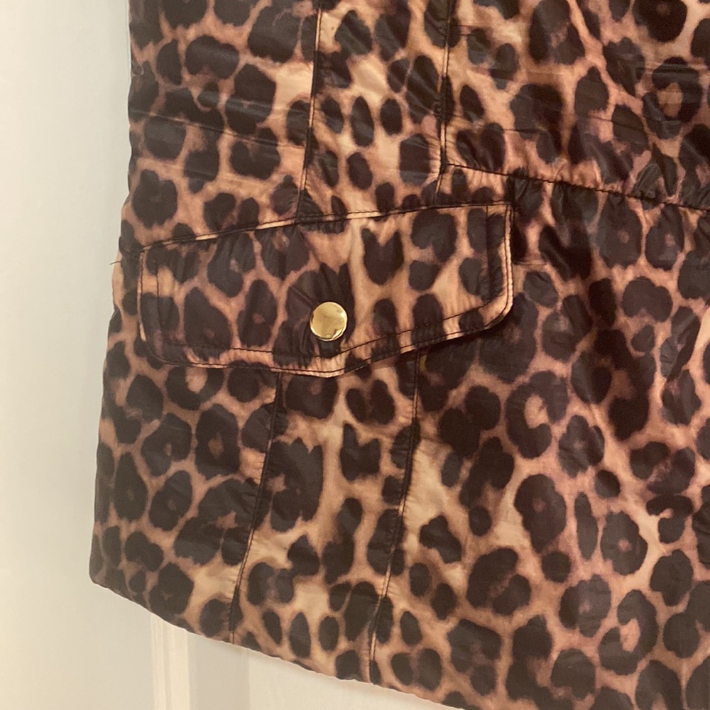 Chicos Leopard Vest w/ front pockets and zipper. Back elastic fur fit. Adorable - Picture 2 of 7